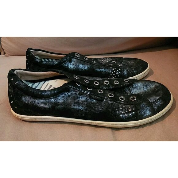 Taos Women's Freedom Sneaker Size 10 Casual Walking Shoe Black Metallic Leather - Picture 3 of 8